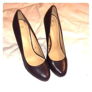 NY&Co Chocolate Brown Pumps